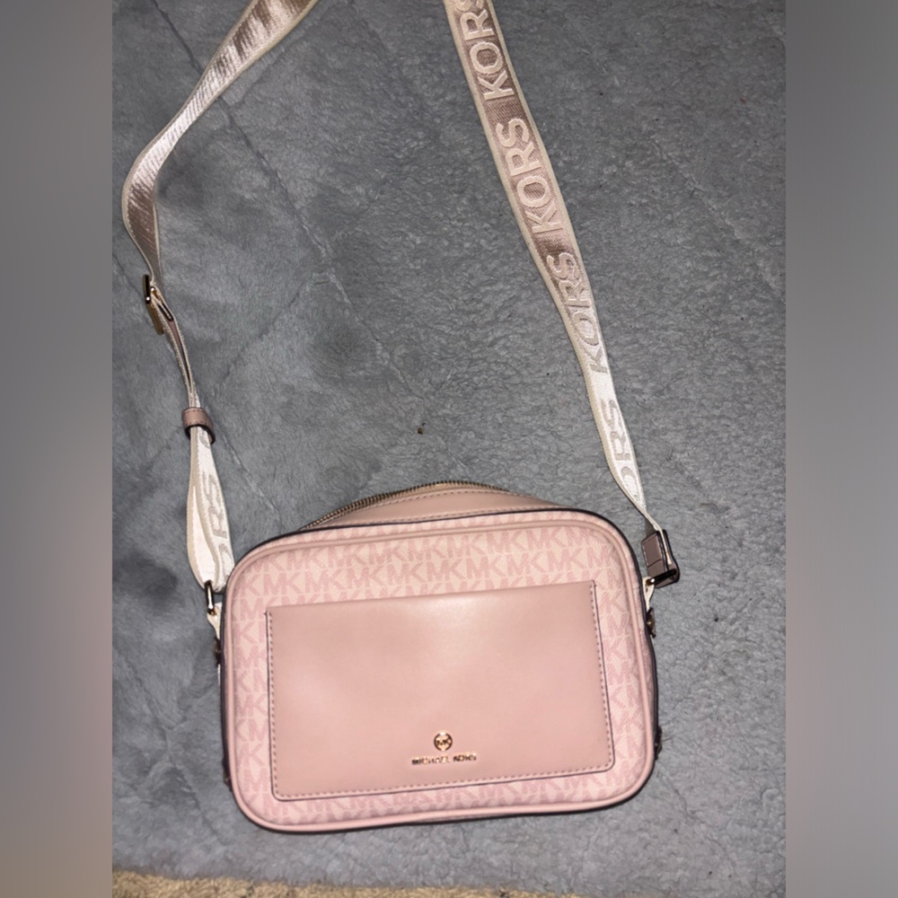 michael kors purse with matching wallet!